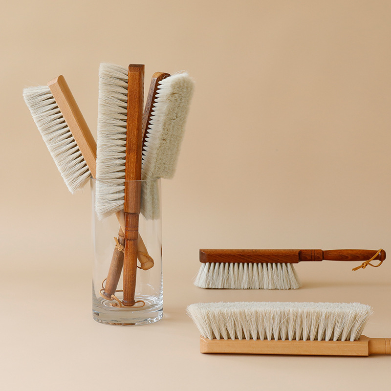 Четка за легло с конски косъм – електростатично отстраняване на прах, грижа за дрехи