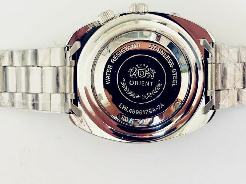 Óra mechanikus mozgással, japán eredetű mozgás, Modell 46943, rozsdamentes acél tok, rozsdamentes acél szíj, retro stílus, Double Lion