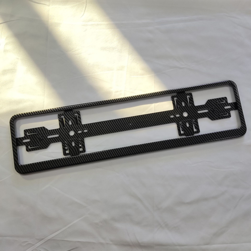 Okvir registarske oznake Europskog standarda — Model 013; Materijal: plastika; Tip: Europski standard; Prikladan tip vozila: Europski standard; Broj artikla 013
