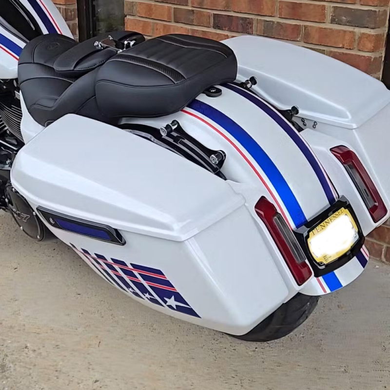 Harley‑Davidson 24 Slipstream numura zīmju rāmis — Crow zīmols, aizmugurējais numura zīmes turētājs