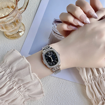 Női karóra acél szíjjal, kvarc működés, analóg kijelző, boroshordó alakú számlap, ötvözetes tok