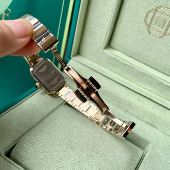 Négyzetes rozsdamentes acél karóra kvarc szerkezettel, rozsdamentes acél szíjjal, acél tok, 30m vízállóság, vintage stílus