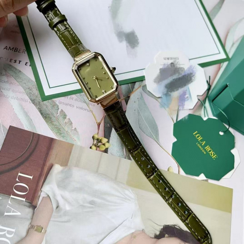 Négyzetes rozsdamentes acél karóra kvarc szerkezettel, rozsdamentes acél szíjjal, acél tok, 30m vízállóság, vintage stílus