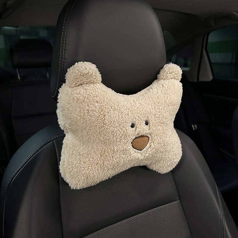 Automašīnas sēdekļa spilvens četrām sezonām, lāču raksts ar integrētu jostas atbalstu, izgatavots no īsa plīša un kokvilnas pildījuma.