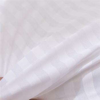 Miez de pernă, formă pătrată, husă poliester, umplutură din fibre poliester, model: dungi/flori