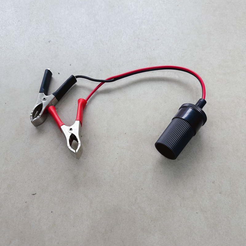 Automobilio baterijos klemos kabelis 1,35 m, vario ir geležies konstrukcija, maitinimas iš baterijos