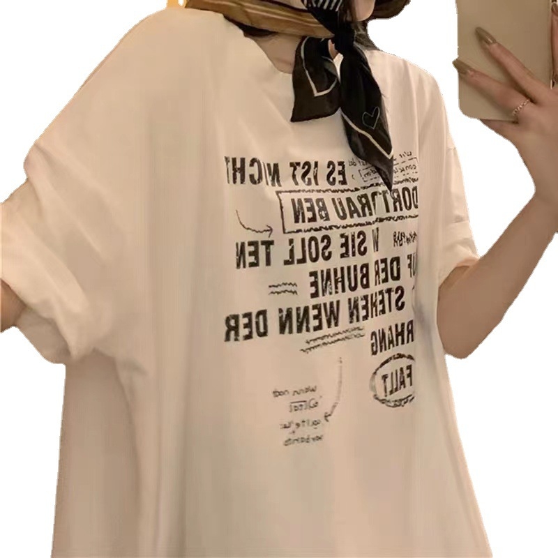 Poliester T‑shirt haljina, kratki rukavi, okrugli izrez, slobodan kroj, srednja duljina, tekstni print