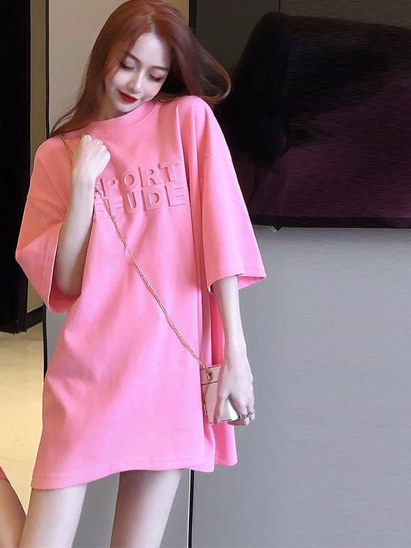 95%+ pamuk ženski T-shirt u korejskom stilu, slobodan kroj, 3D reljefni tisak slova, kratki rukav, srednja duljina 65–80 cm