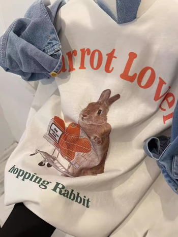 Tricou din bumbac cu imprimeu iepure, croială lejeră, mâneci scurte, guler rotund (bumbac 95%+, imprimeu iepure, croială lejeră, mâneci scurte, guler rotund)