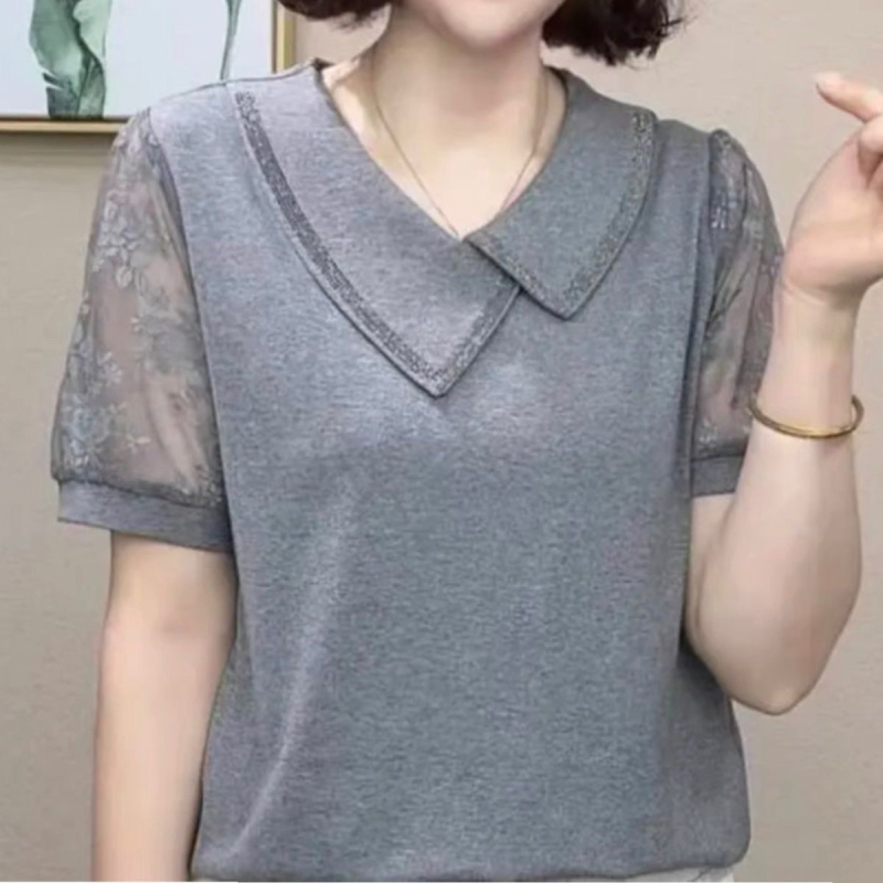 Tricou din chenille cu guler stil păpușă, decupaj dantelat, mâneci scurte, croială lejeră