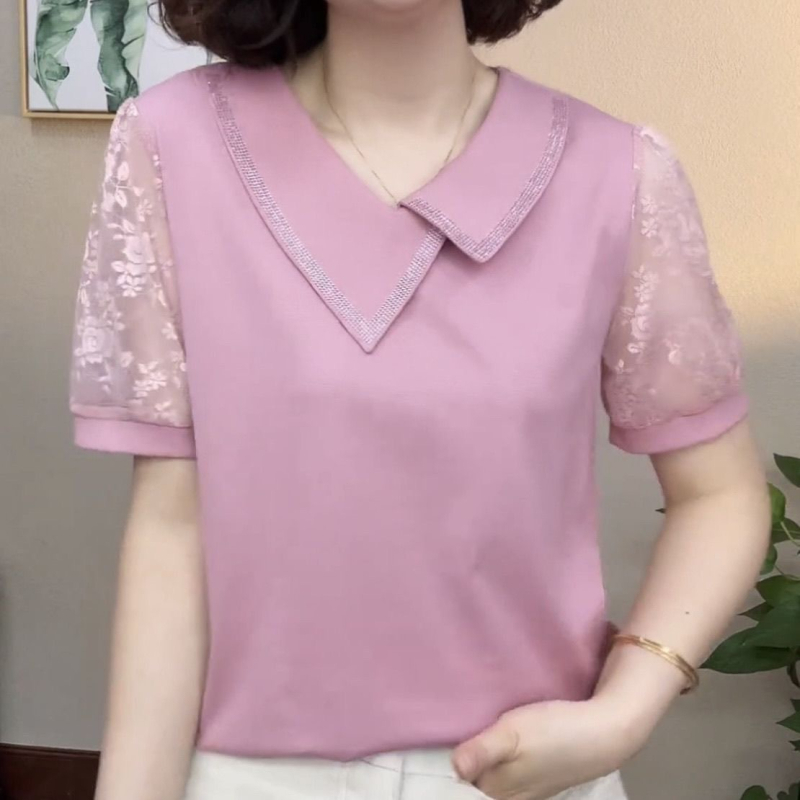 Tricou din chenille cu guler stil păpușă, decupaj dantelat, mâneci scurte, croială lejeră