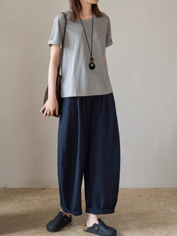 Tricou de femei, vară, mâneci scurte, guler rotund, croială slim, detalii colaj (50-70% bumbac; 30-50% poliester)