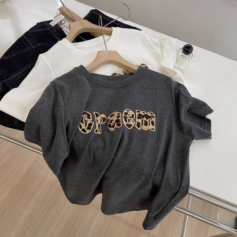 Tricou din bumbac cu elastan, model litere/text, croială lejeră, mâneci scurte, guler rotund