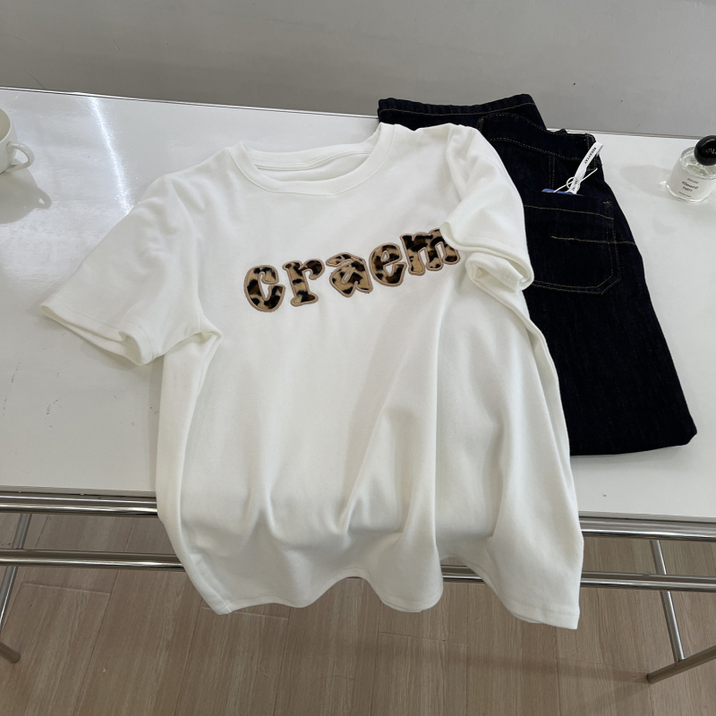 Tricou din bumbac cu elastan, model litere/text, croială lejeră, mâneci scurte, guler rotund