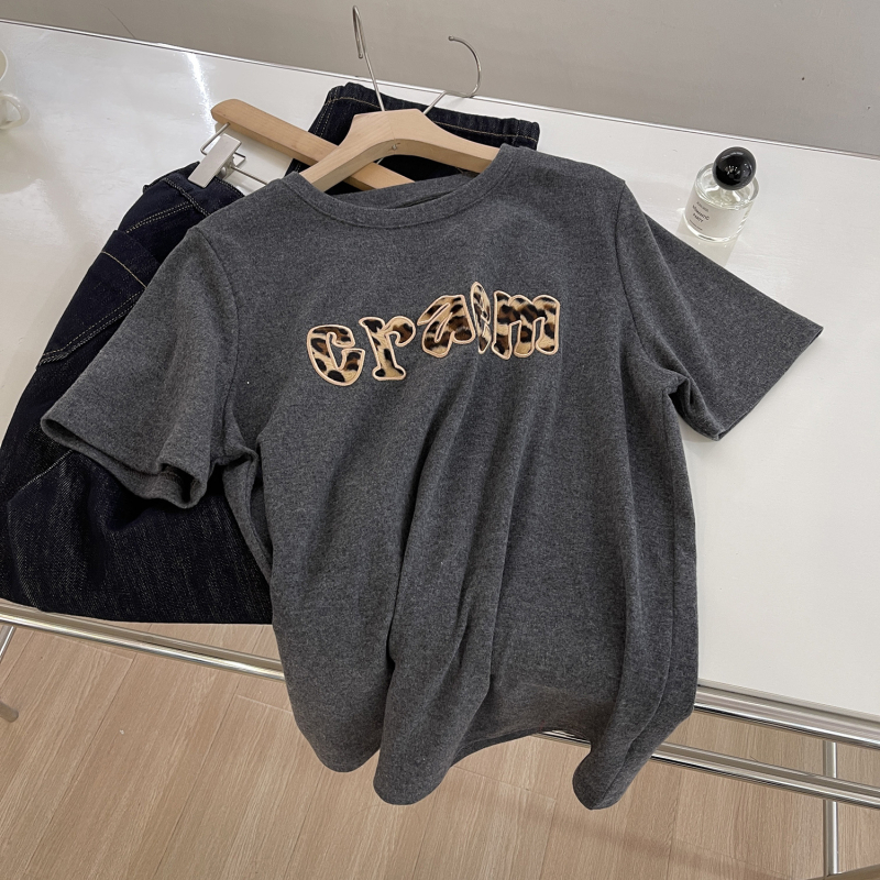 Tricou din bumbac cu elastan, model litere/text, croială lejeră, mâneci scurte, guler rotund