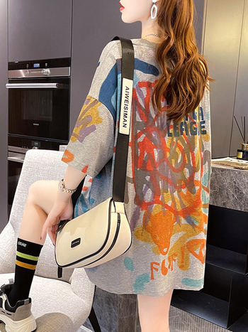 Tricou graffiti pentru femei, mâneci scurte, guler rotund, amestec bumbac-poliester, croială lejeră