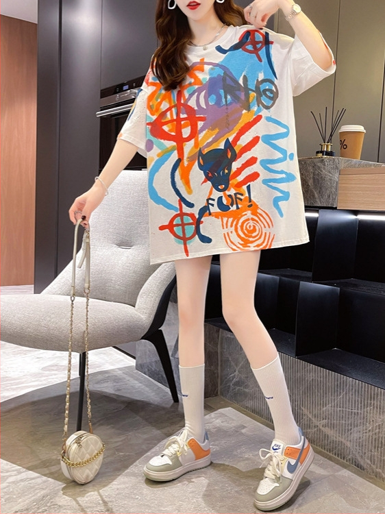 Tricou graffiti pentru femei, mâneci scurte, guler rotund, amestec bumbac-poliester, croială lejeră