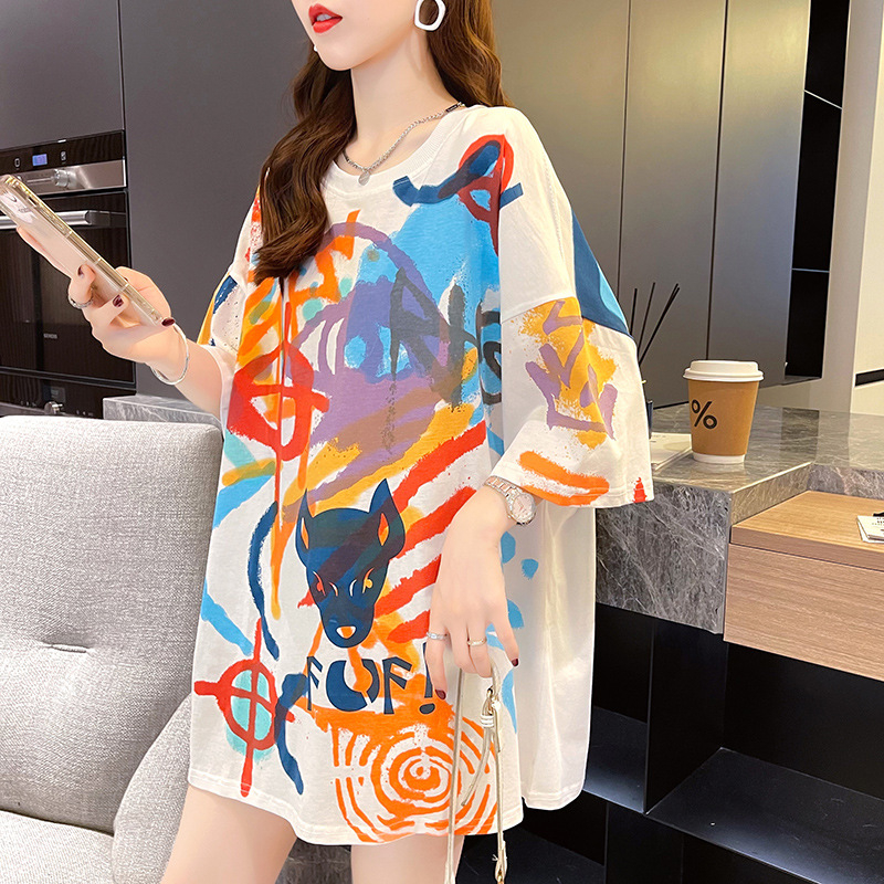 Tricou graffiti pentru femei, mâneci scurte, guler rotund, amestec bumbac-poliester, croială lejeră