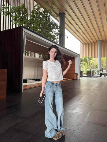 Tricou dama cu imprimeu de litere engleze, mâneci scurte, guler rotund, croială lejeră, poliester