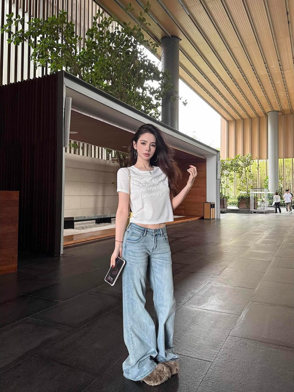 Tricou dama cu imprimeu de litere engleze, mâneci scurte, guler rotund, croială lejeră, poliester