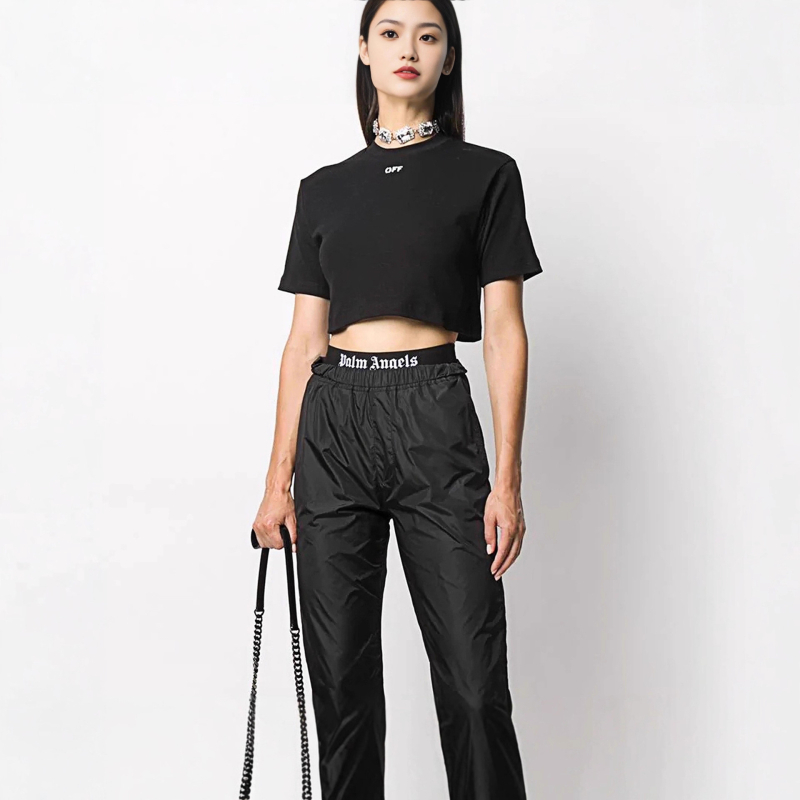 Tricou din bumbac-elastan, croială lejeră, mâneci scurte, guler rotund, lungime scurtă