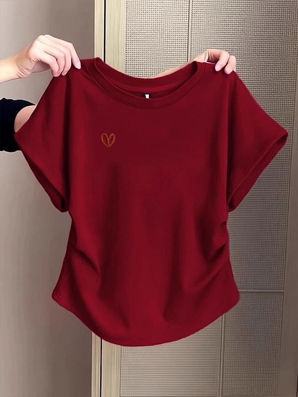 Ženski T-shirt s izvezenim srcem, dvostrano plisirane detalje, pamuk-elastan smjesa, okrugli izrez, kratki rukavi