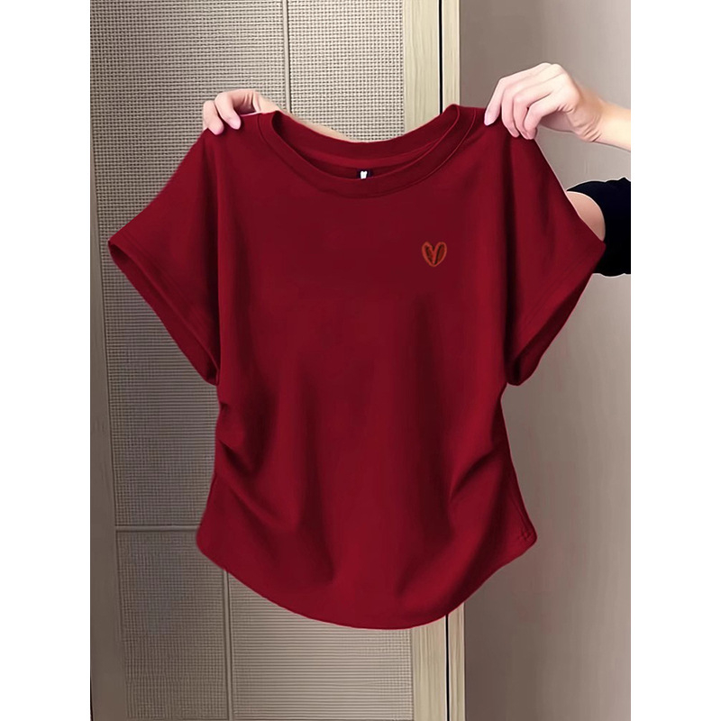 Ženski T-shirt s izvezenim srcem, dvostrano plisirane detalje, pamuk-elastan smjesa, okrugli izrez, kratki rukavi
