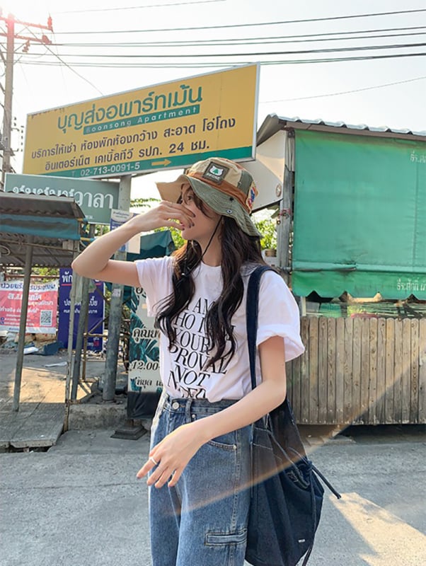 Tricou cu imprimeu anime, croială lejeră, mânecă scurtă, lungime medie (65–80 cm)