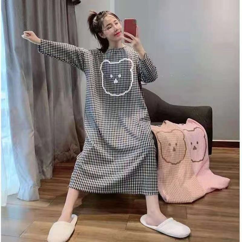 Rochie-pijama din Milk Silk cu mâneci lungi, stil cartoon, guler rotund, fustă lungă