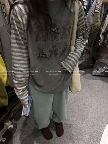 Tricou dama cu motiv anime și design color-block, mâneci raglan, guler rotund, bumbac spălat