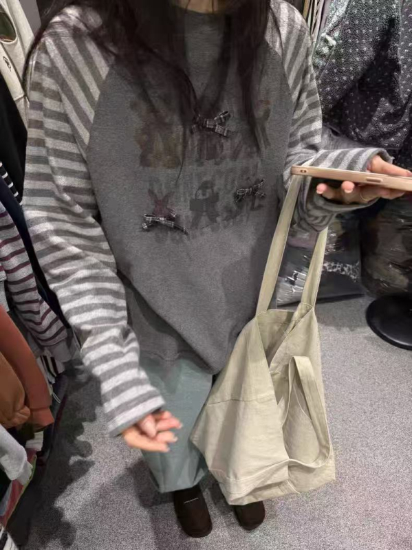 Tricou dama cu motiv anime și design color-block, mâneci raglan, guler rotund, bumbac spălat