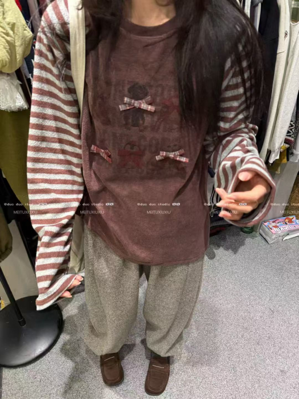 Tricou dama cu motiv anime și design color-block, mâneci raglan, guler rotund, bumbac spălat