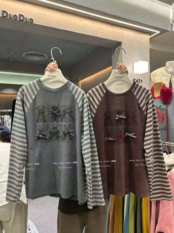 Tricou dama cu motiv anime și design color-block, mâneci raglan, guler rotund, bumbac spălat