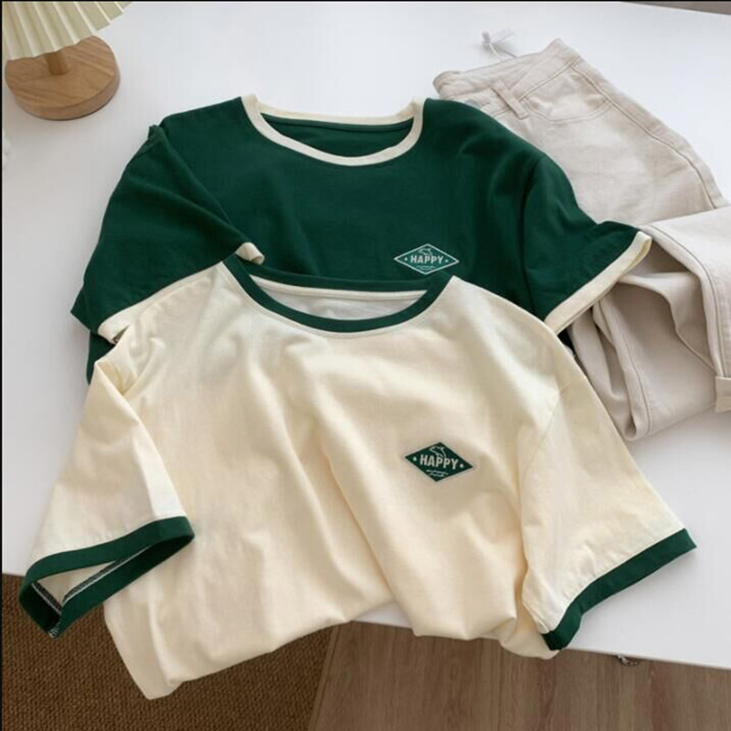 Pamukasto T-shirt s kratkim rukavima, kontrastnim dizajnom i otisnutim tekstom, udoban kroj, okrugli izrez, obična duljina, ljeto 2022