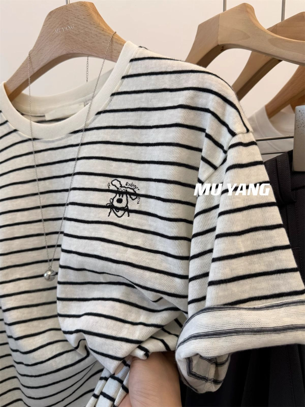 Pamuk T majica s opuštenim krojem i kratkim rukavima, okrugli izrez, ljetni casual stil, duljina 50–65 cm, 95%+ pamuka