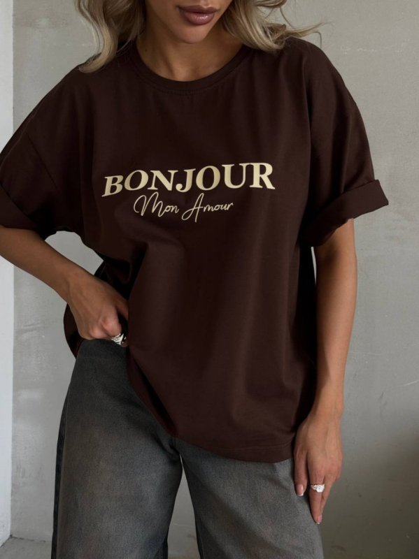 Tricou din bumbac, croială lejeră, mâneci scurte, guler rotund, imprimeu cu litere