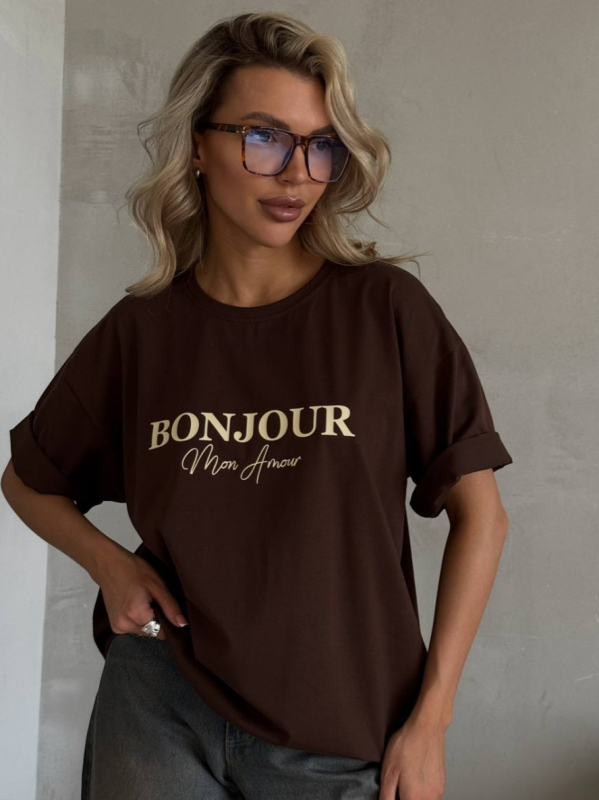 Tricou din bumbac, croială lejeră, mâneci scurte, guler rotund, imprimeu cu litere