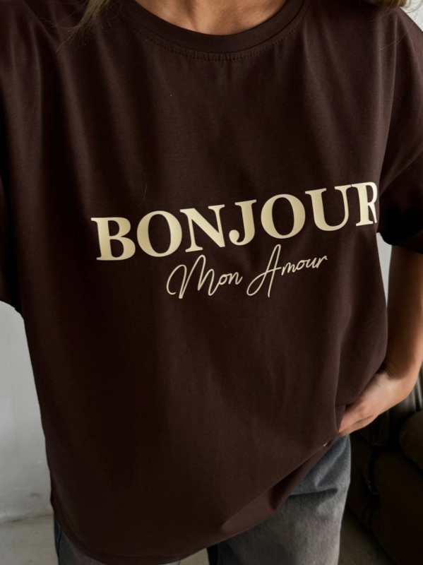 Tricou din bumbac, croială lejeră, mâneci scurte, guler rotund, imprimeu cu litere