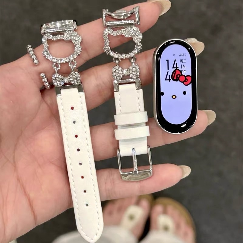 Remienok Xiaomi Mi Band Hello Kitty Edition, zliatina + koža s lesklým efektom, kompatibilný s Mi Band 8/9/10, pracka s kolíkom, hmotnosť 22 g