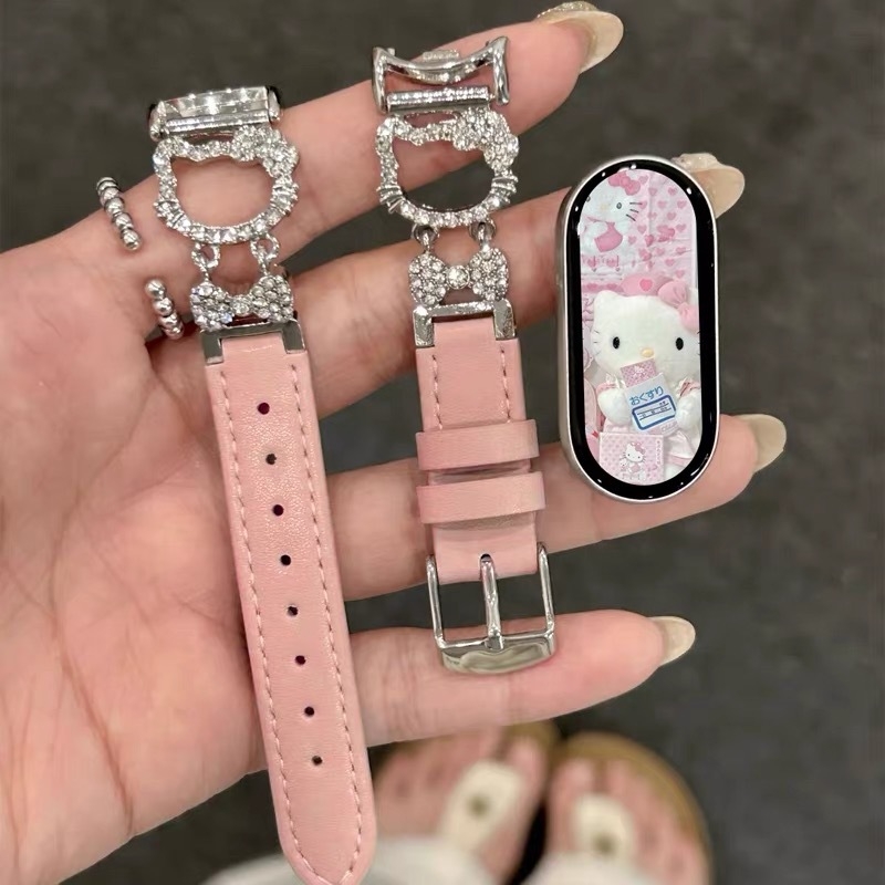 Remienok Xiaomi Mi Band Hello Kitty Edition, zliatina + koža s lesklým efektom, kompatibilný s Mi Band 8/9/10, pracka s kolíkom, hmotnosť 22 g