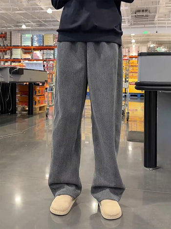 Sportske hlače od poliestera s flisom, slobodnog kroja, srednji pojas s vezivanjem, prugasti uzorak