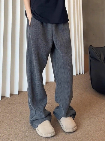 Sportske hlače od poliestera s flisom, slobodnog kroja, srednji pojas s vezivanjem, prugasti uzorak