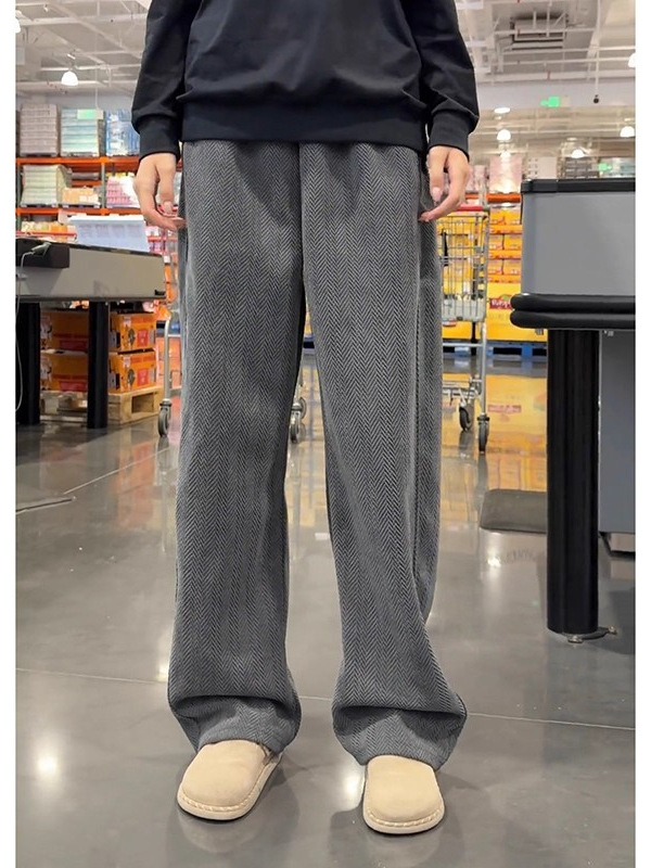 Sportske hlače od poliestera s flisom, slobodnog kroja, srednji pojas s vezivanjem, prugasti uzorak