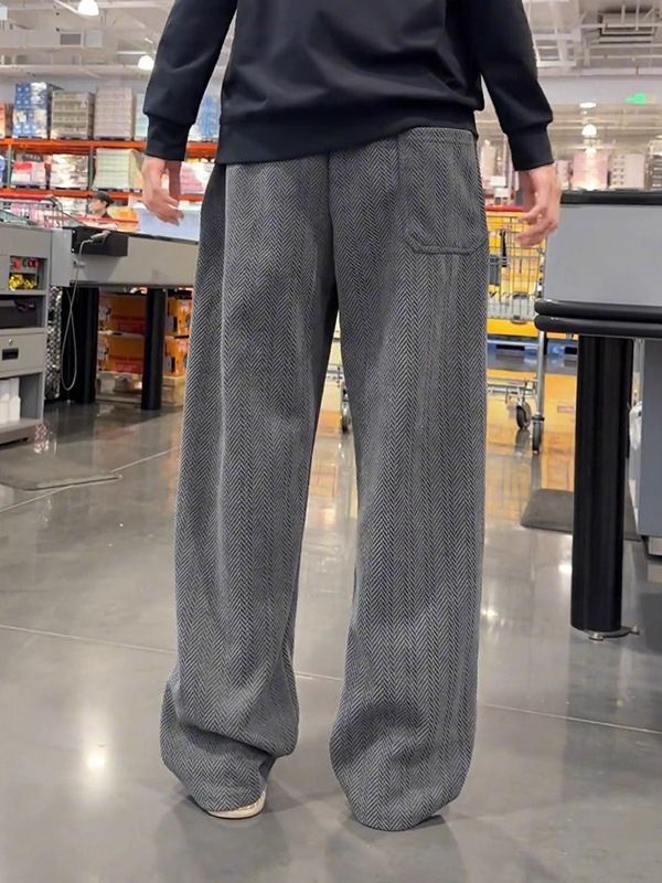 Sportske hlače od poliestera s flisom, slobodnog kroja, srednji pojas s vezivanjem, prugasti uzorak