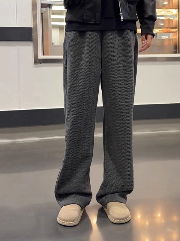 Sportske hlače od poliestera s flisom, slobodnog kroja, srednji pojas s vezivanjem, prugasti uzorak