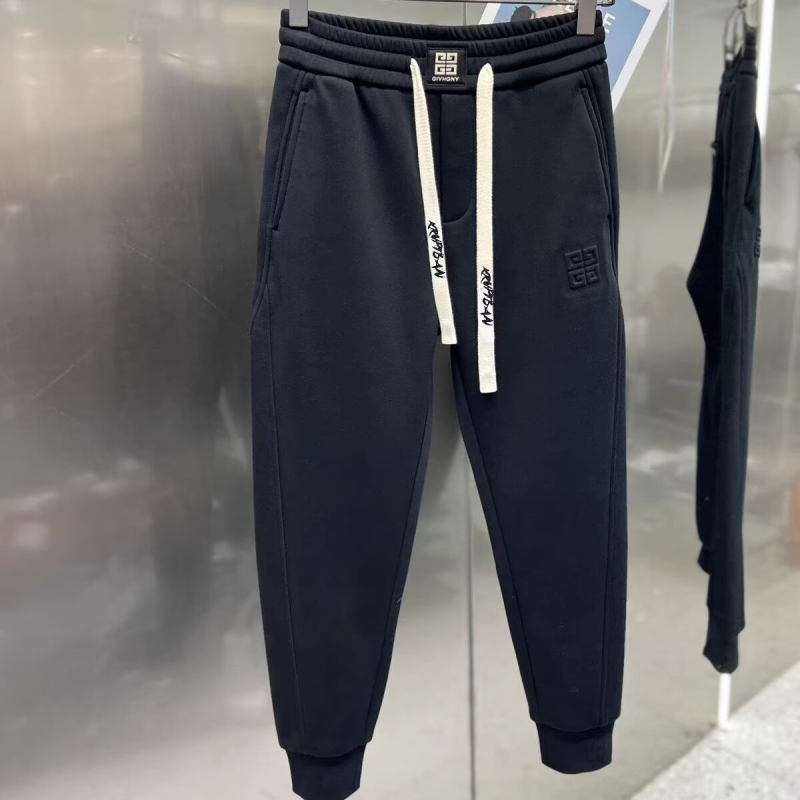 Férfi téli fleece-belelt sportnadrág — középmagas derekú, húzózsinóros derék, keskeny szabású, bokán mandzsettával