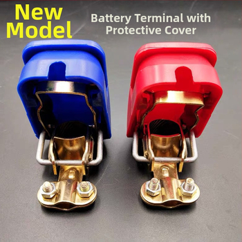 Automobilio akumuliatoriaus terminalo jungtis su apsauginiu dangteliu