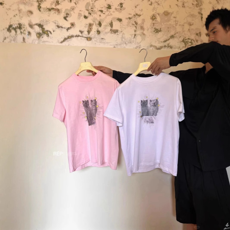 Pamut rövid ujjú póló kerek nyakkal, laza szabás, digitális nyomtatás macska betűmotívummal