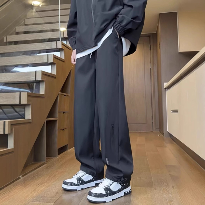 Vyrinės kelnes su tiesiu kirpimu, vidurio juosmens, su diržu, iš cheminių pluoštų mišinio, aukšta elastumas