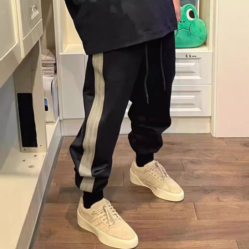 Pantaloni sport casual, model color-block, talie medie, închidere cu șiret, material din bumbac (90% bumbac)